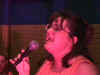 Singer.jpg (81945 bytes)